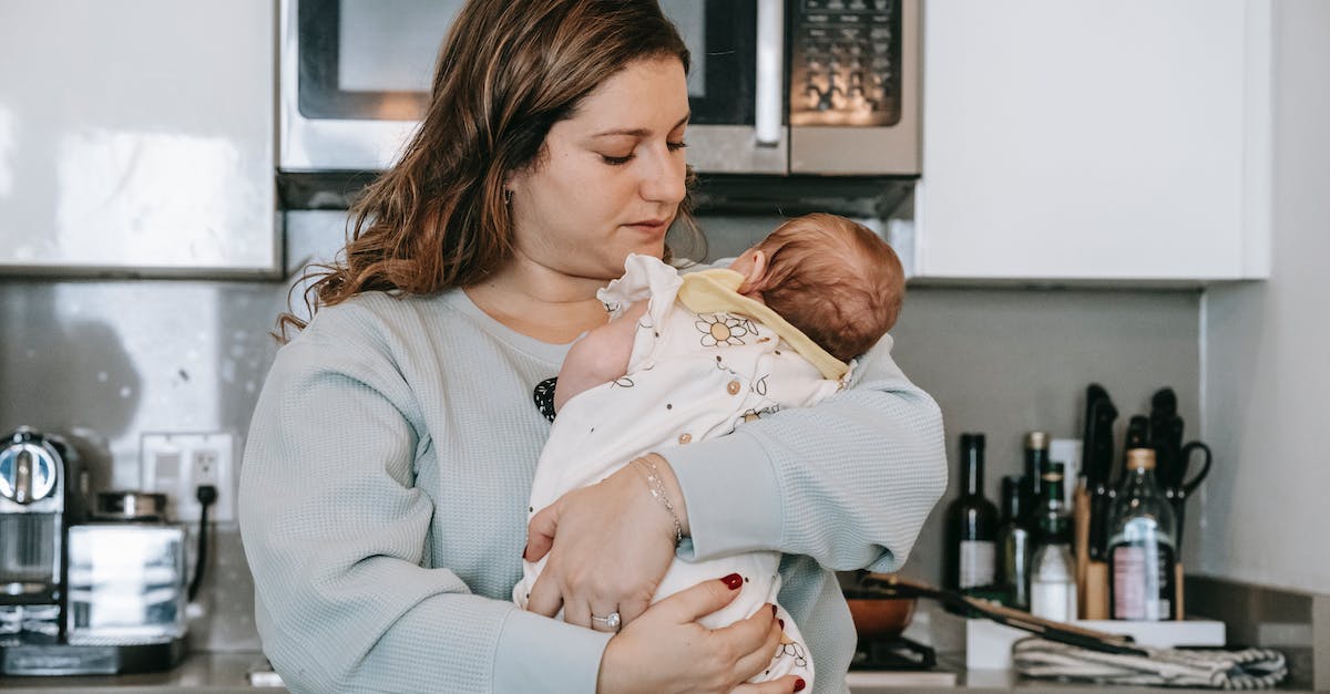 Rozwiązujemy tajemnicę: Jak często niemowlę powinno robić kupkę po mleku modyfikowanym?